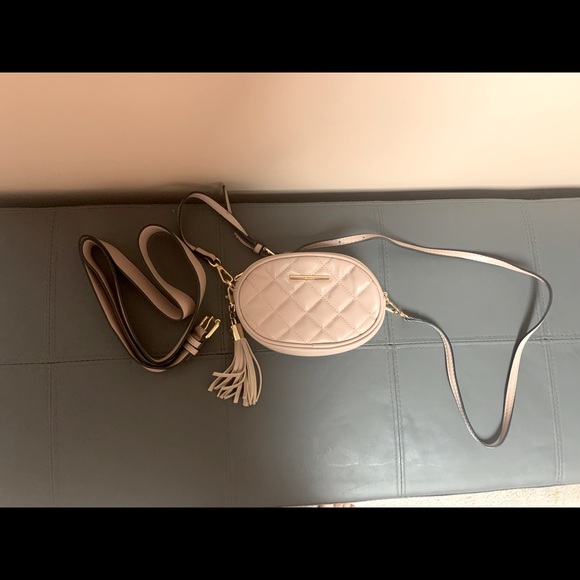 Aldo crossbody and belt bag. - Picture 3 of 3